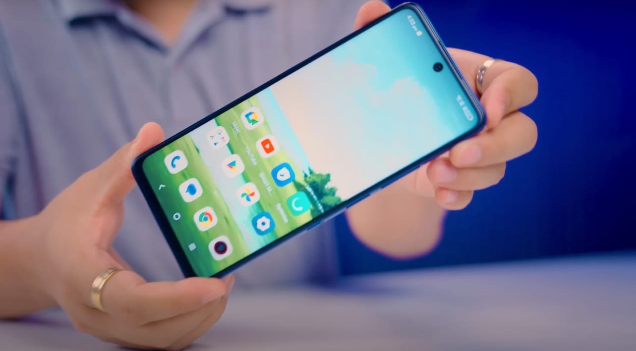 Alcatel V3 Ultra display