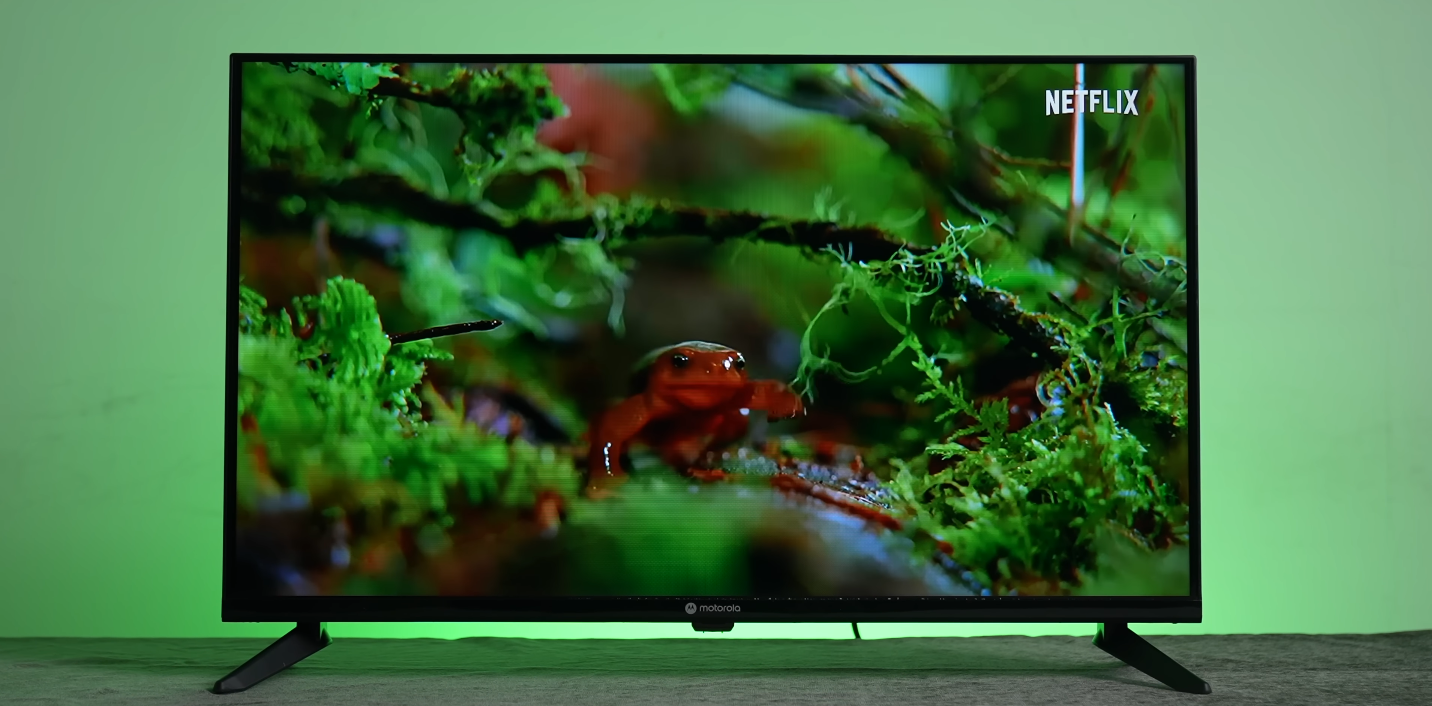 Amazon Fire TV Stick vs Smart TV apps — which is better in 2025