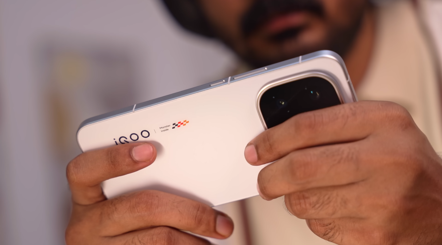 American YouTubers share their thoughts on iQOO 15 specs