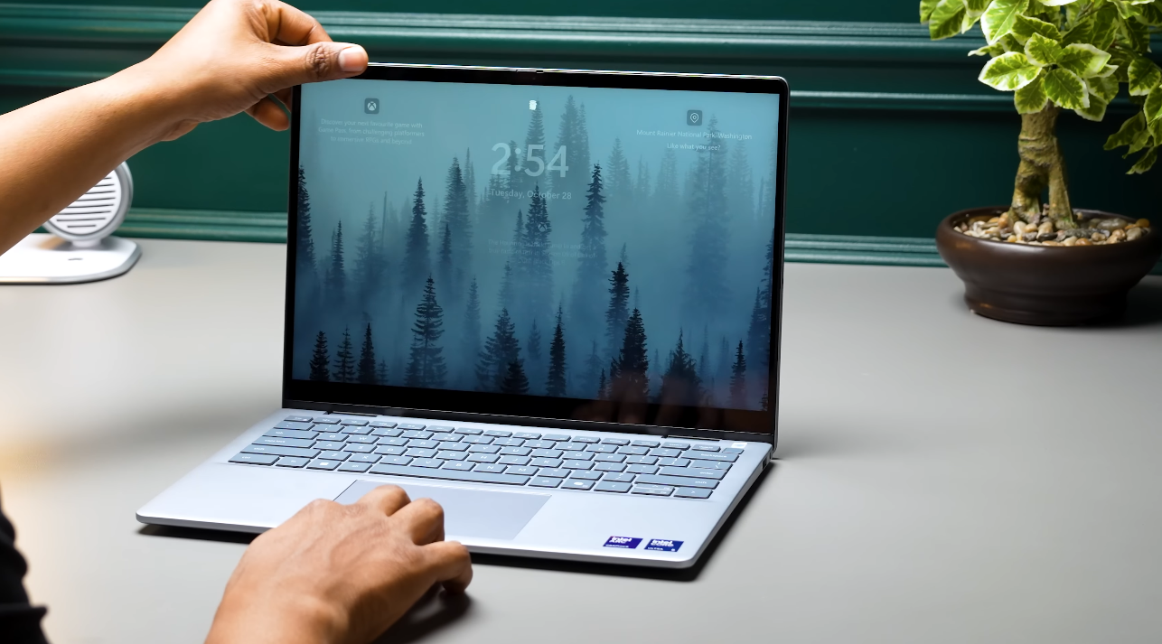 British creators await Dell 14 Plus 2 in 1’s official color options