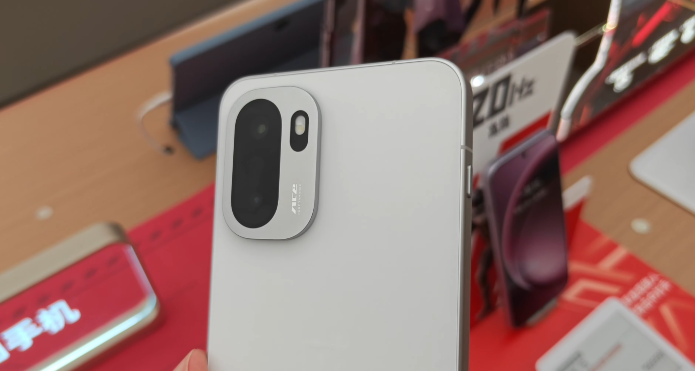 Canadian buyers anticipate OnePlus Turbo’s fast charging technology