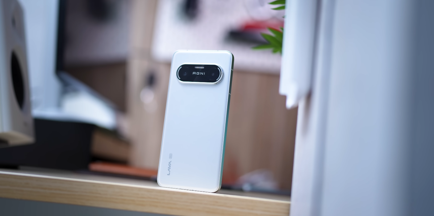 LAVA Agni 4 display quality tested under bright light