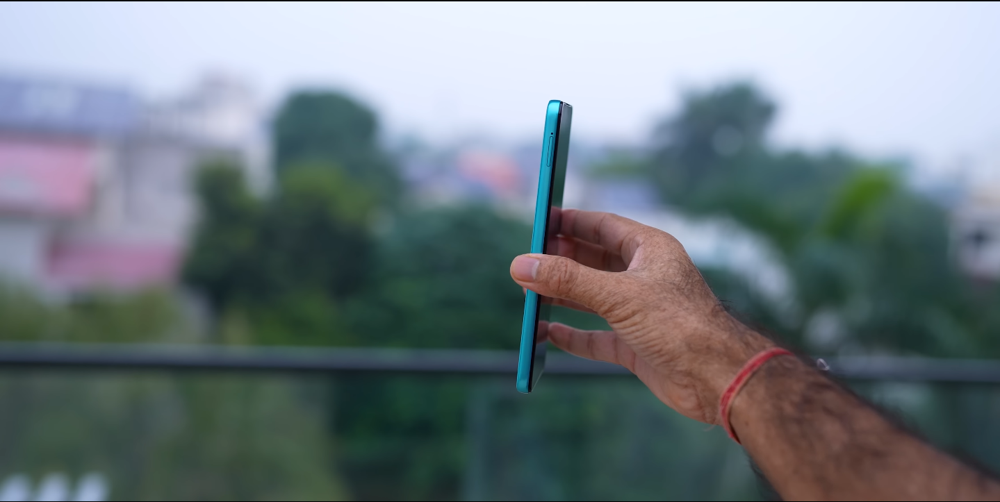 Moto G67 Power screen brightness and color accuracy tested