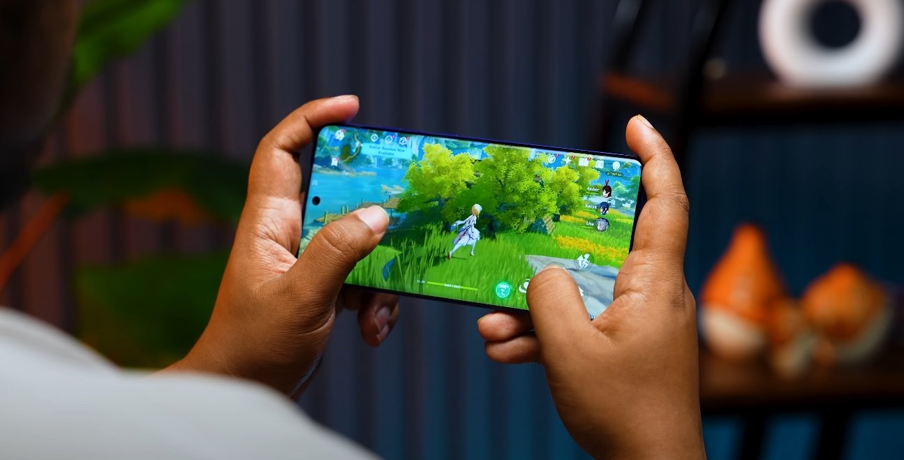 Motorola Edge 70 vs OnePlus 13R detailed comparison