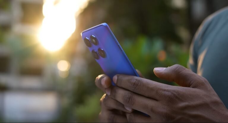 Motorola Edge 70 vs OnePlus 13R detailed comparison