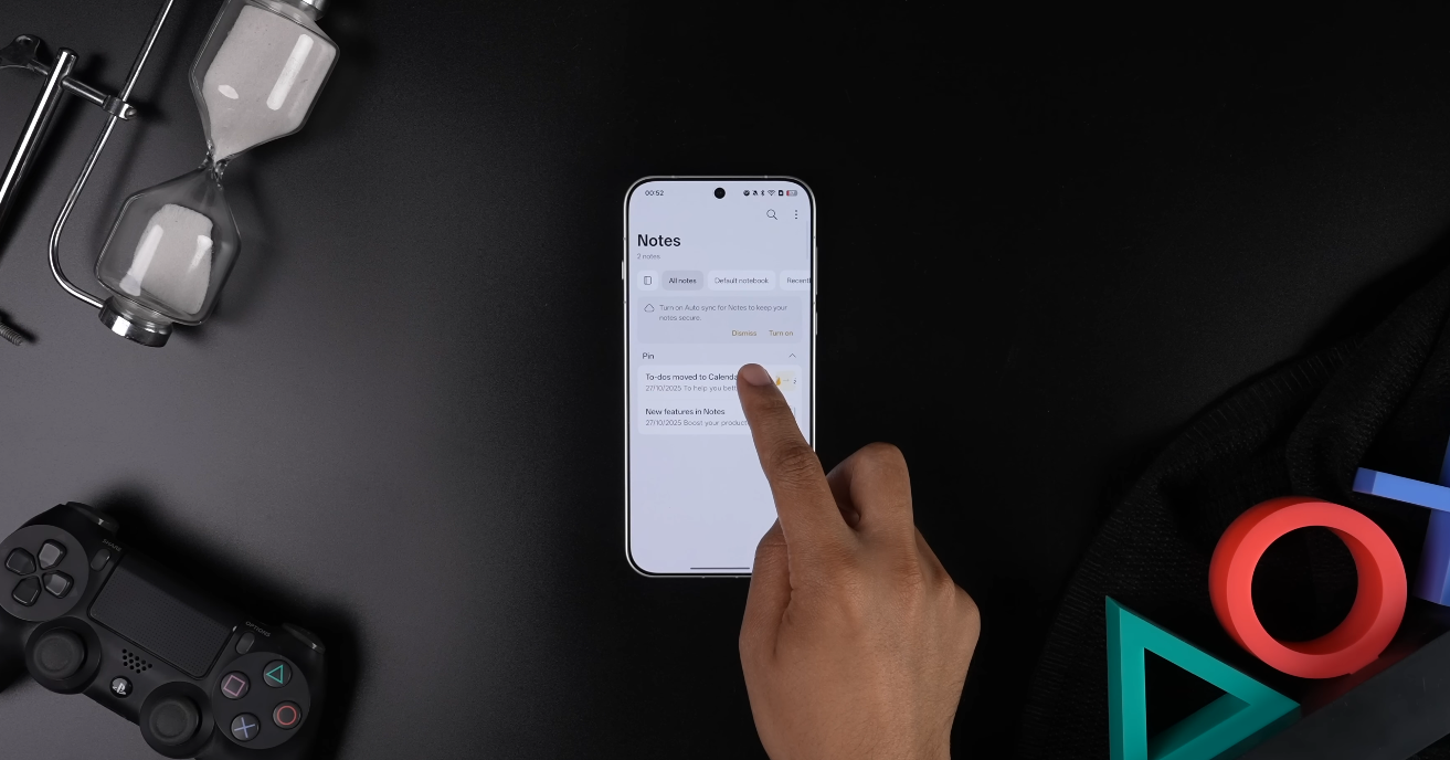 OPPO Find X9 Pro colour options Titanium Charcoal or Silk White – which to pick
