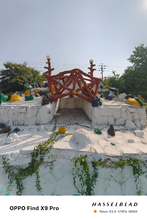 OPPO Find X9 Pro external zoom lens case tested is it worth the extra cost