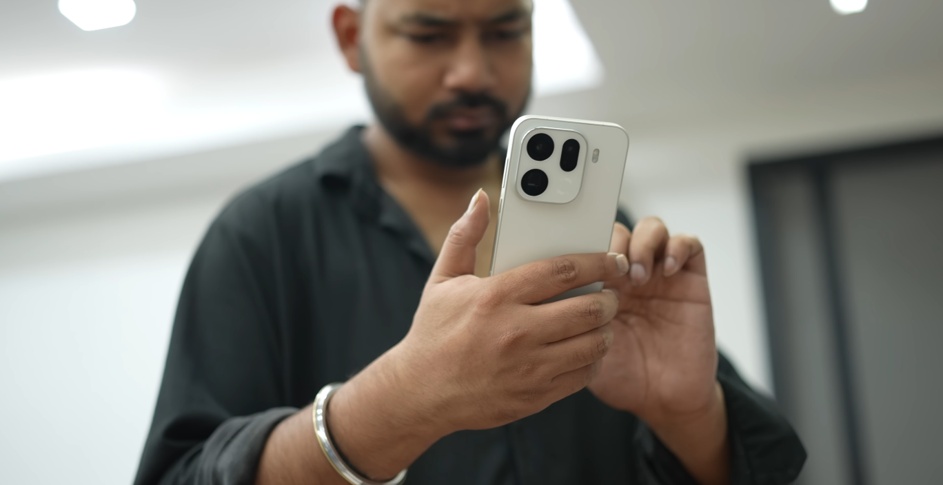 OPPO Find X9 Pro vs Xiaomi 17 Pro Max specs face-off for 2025