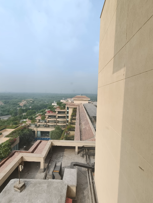 OPPO Find X9 Pro what you lose vs ultra-premium size, weight, cost trade-offs