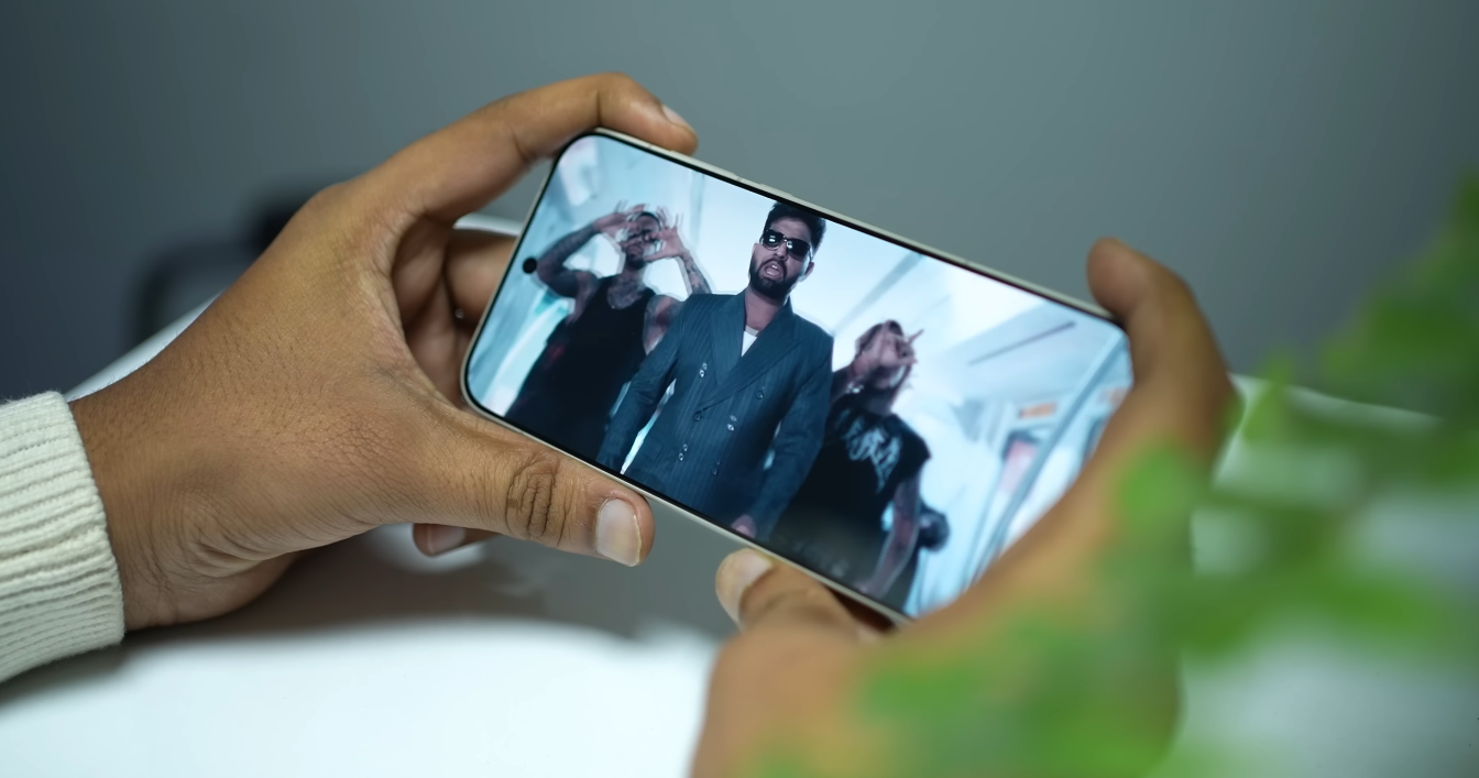 OnePlus 15 bezel-fat or slim?: design analysis of sleekness 2 OnePlus 15 bezel-fat or slim design analysis of sleekness