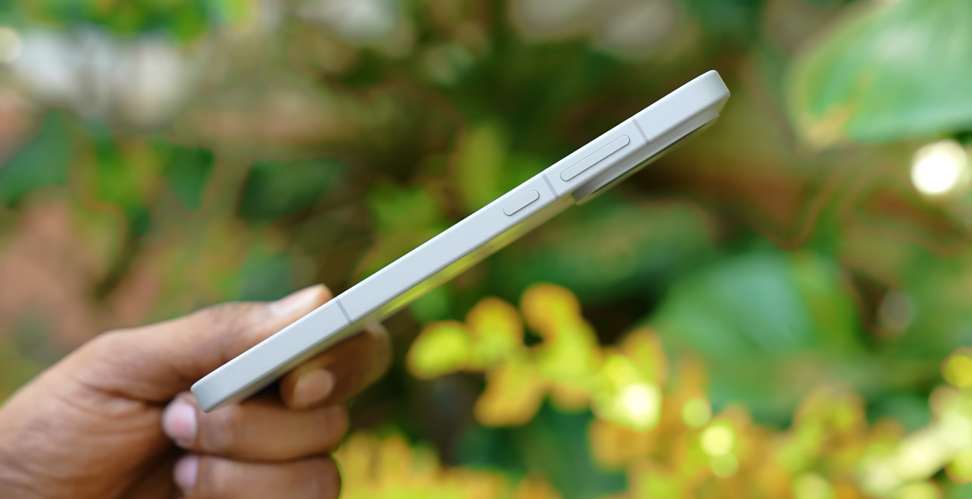 OnePlus 15 durability check “Sand Storm” design with aerospace coating