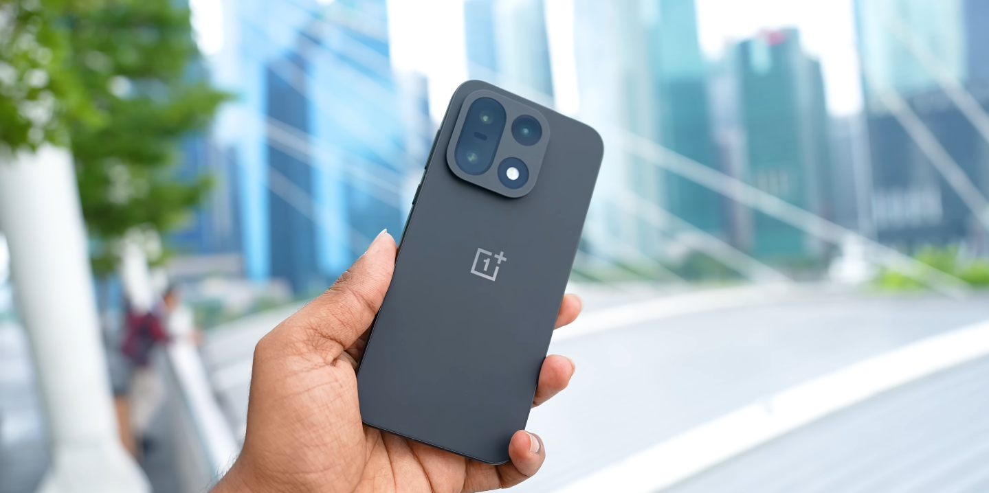 OnePlus 15 durability check “Sand Storm” design with aerospace coating