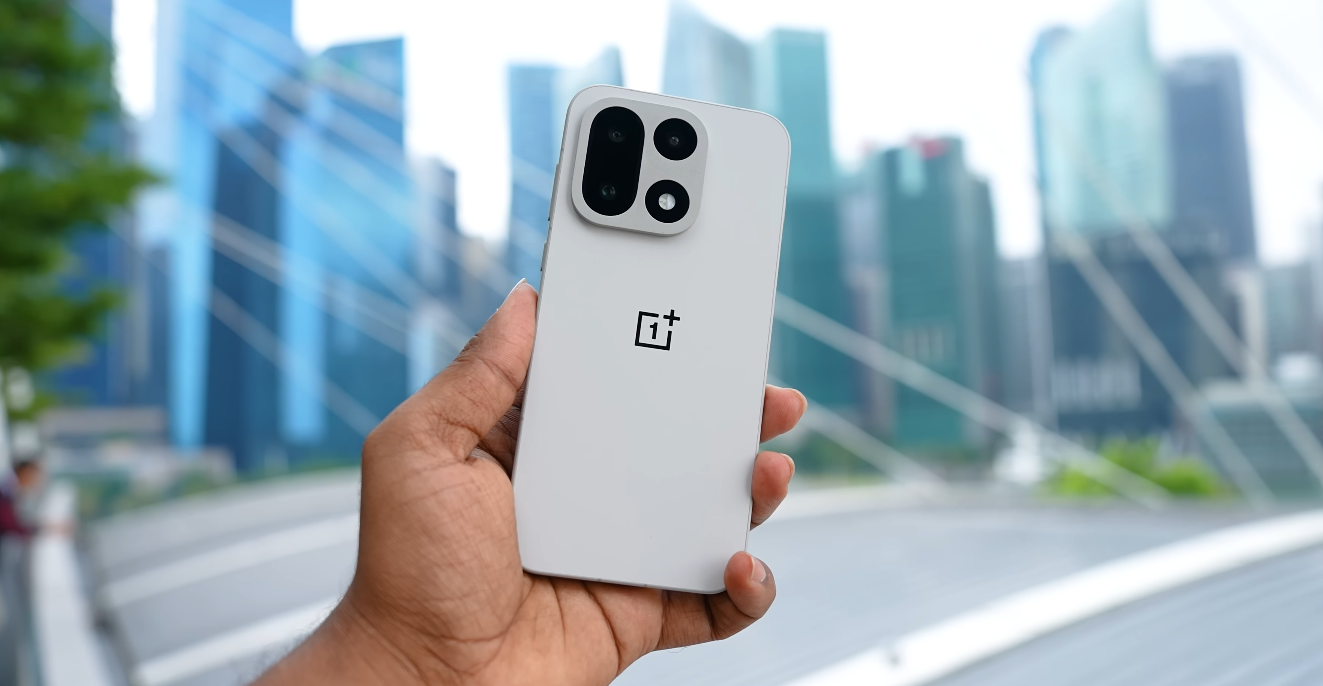 OnePlus 15 screen brightness under UK daylight real world test