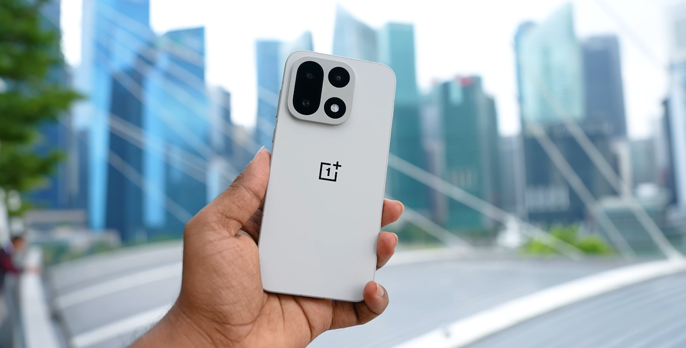 OnePlus 15 software bloat-ware check clean or cluttered experience