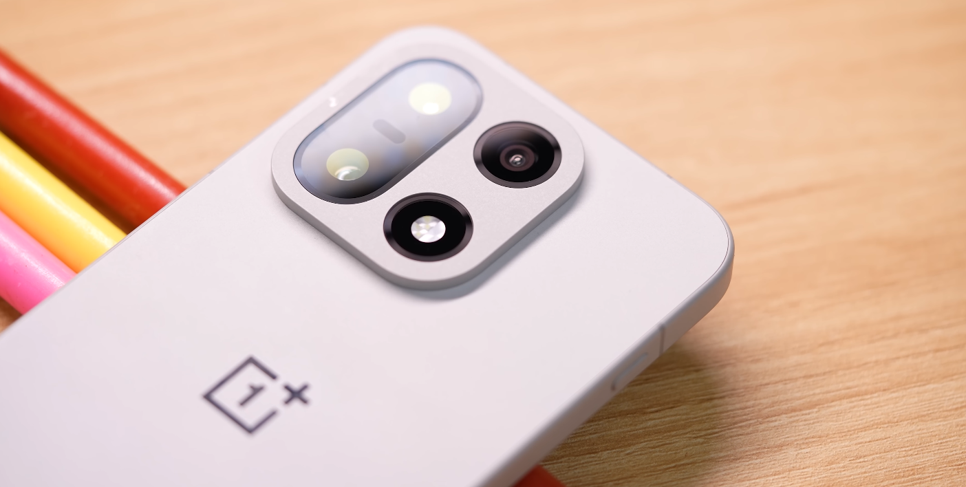 OnePlus 15 vs Google Pixel 9 — battery endurance and camera quality