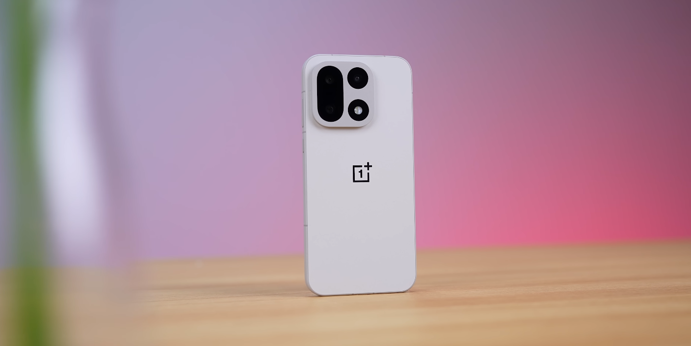 OnePlus 15 vs Nothing Phone 3 — minimalistic design vs flagship power