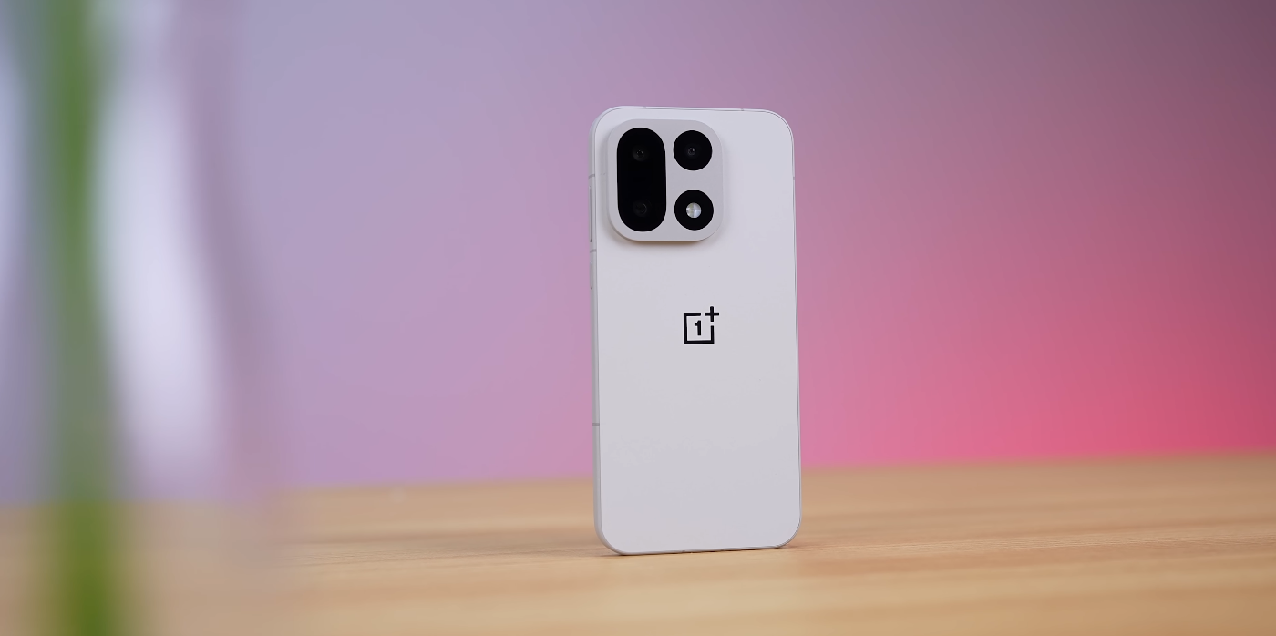 OnePlus 15 vs Realme GT 8 Pro — two performance kings compared