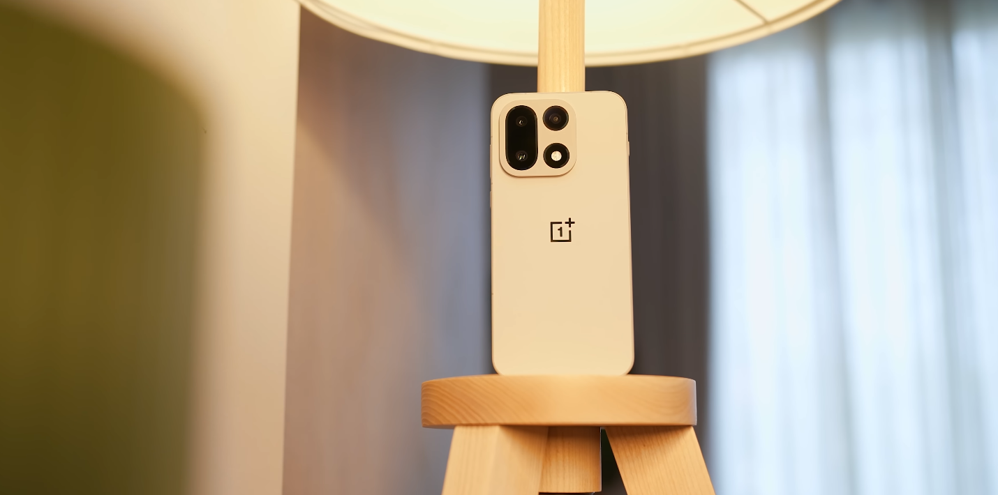 OnePlus 15 vs Samsung A55 — premium flagship vs new-age mid-ranger