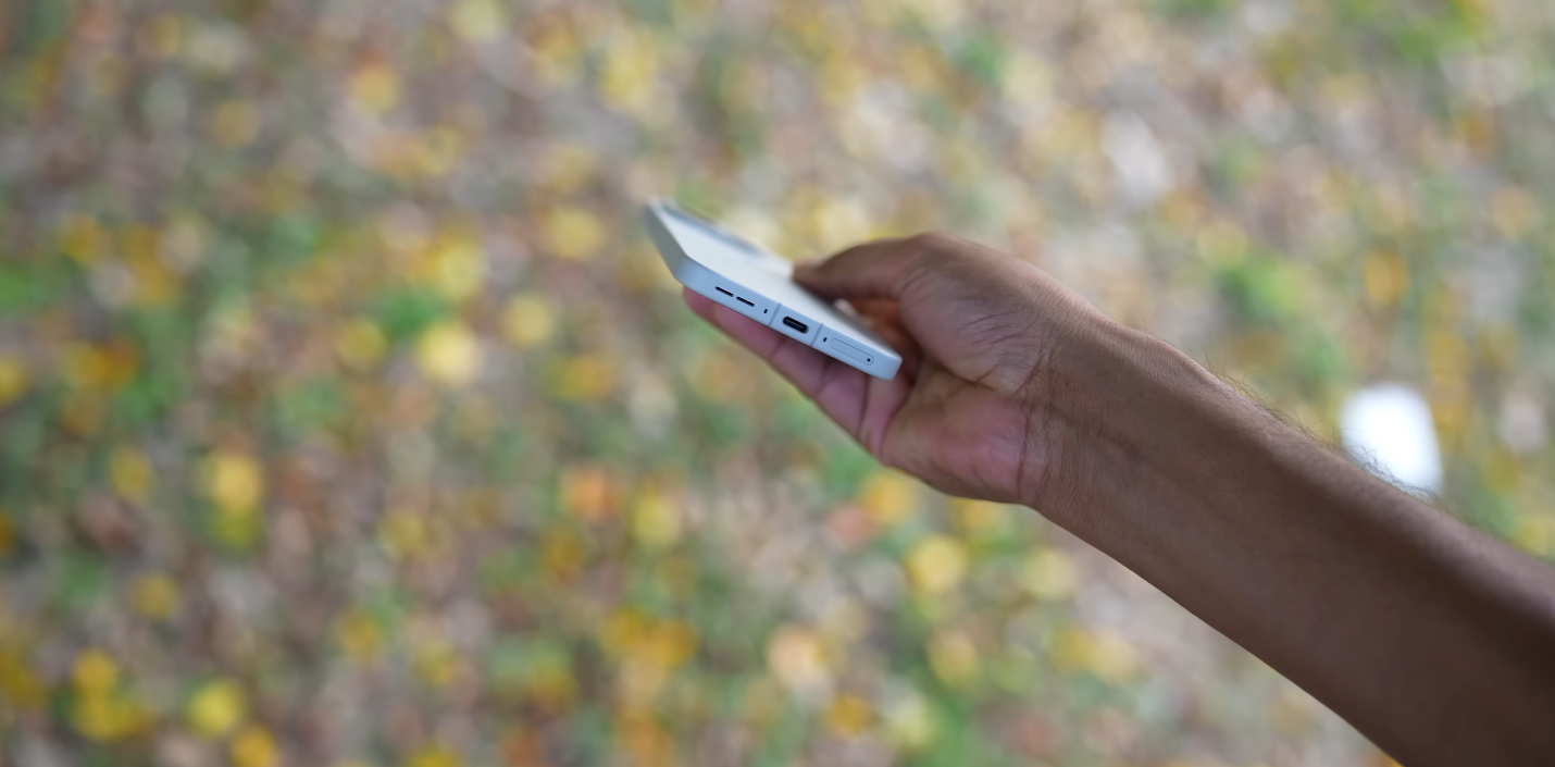 OnePlus 15 vs Samsung Galaxy Z Flip 6 — portability vs power