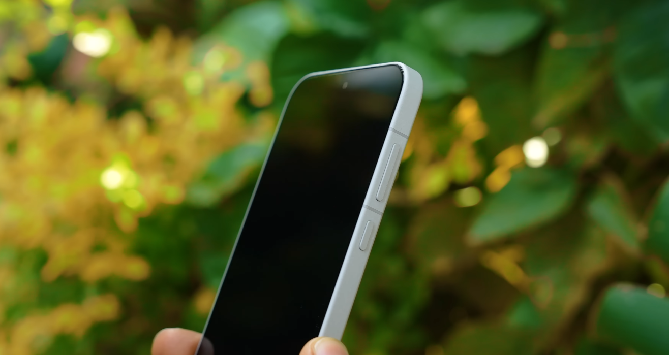 OnePlus 15 vs Xiaomi 17 Pro flagship specs, value price