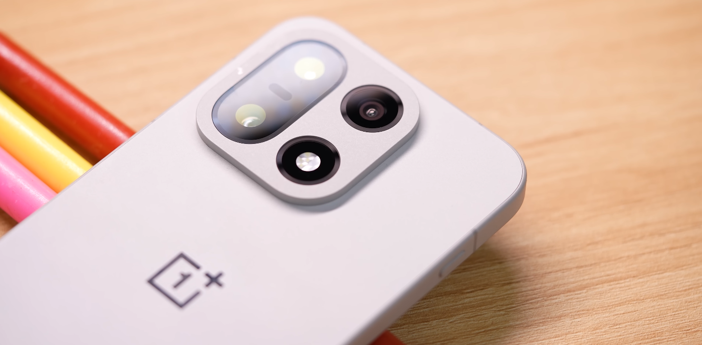 OnePlus 15 vs Xiaomi Poco X7 Pro — speed and charging test