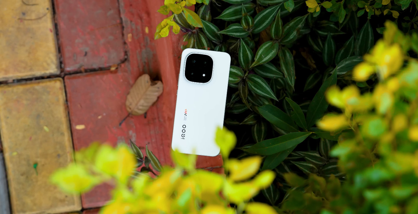 Online retailers in UAE tease price alerts for iQOO 15 launch week