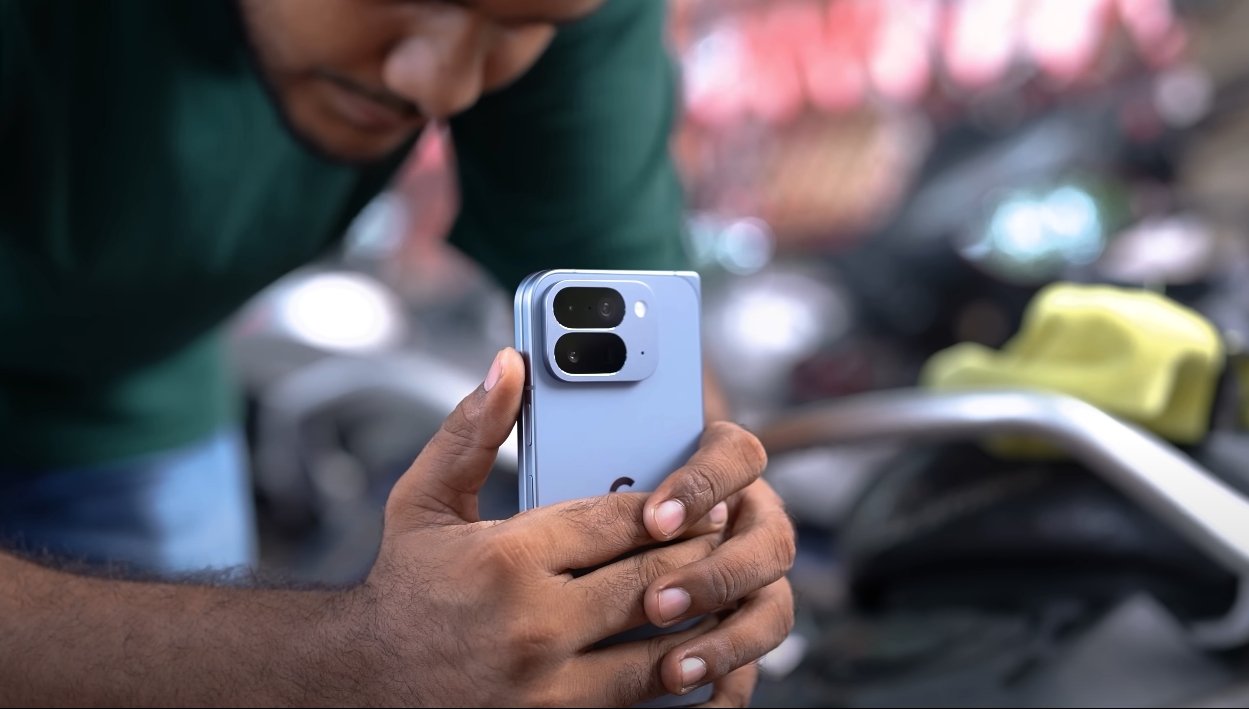 Pixel 10 Pro Fold multitasking and split screen demo