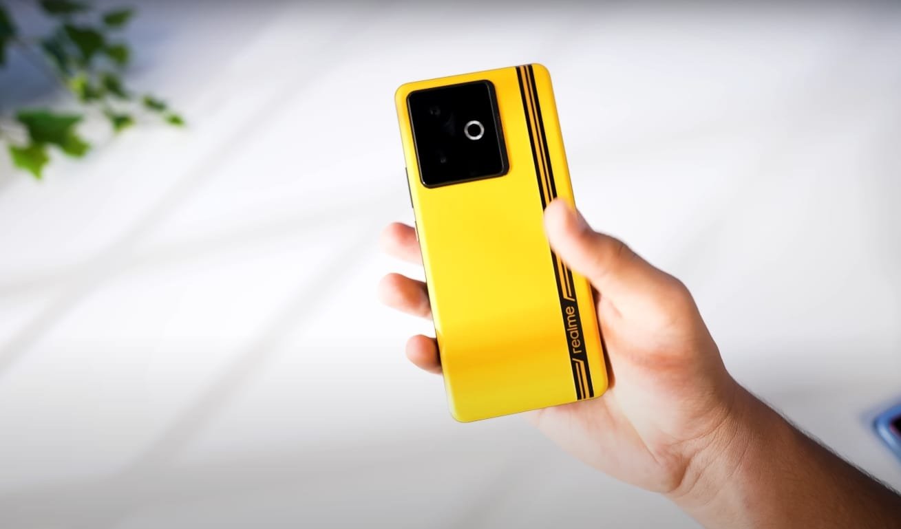 Realme GT 7T 5G Canada Variants in hand