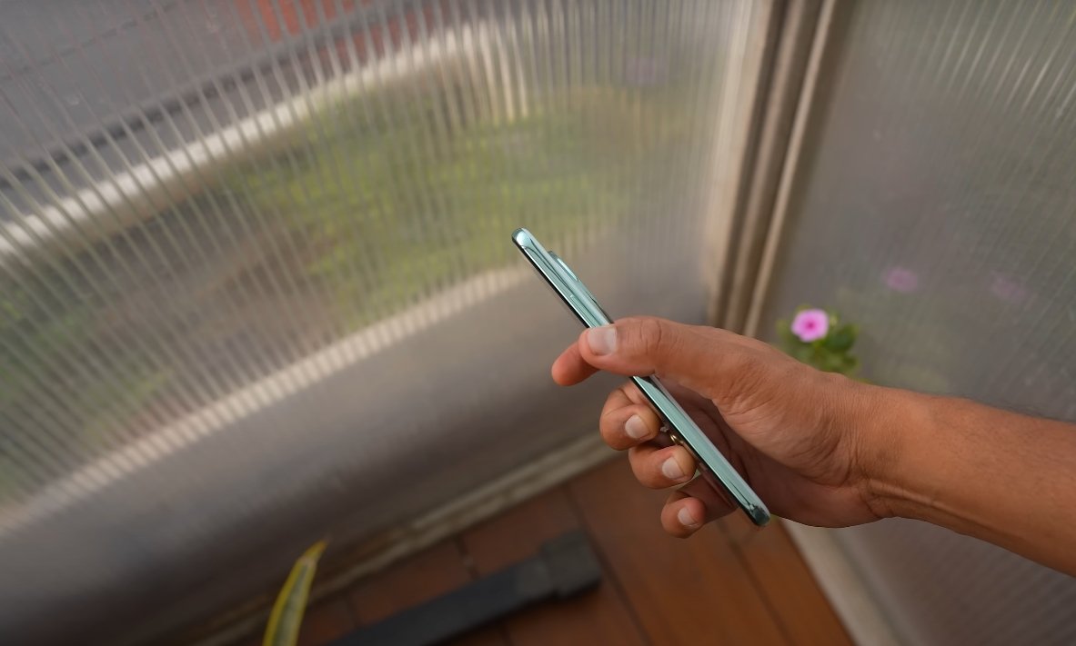 Realme P3 Pro slim phone