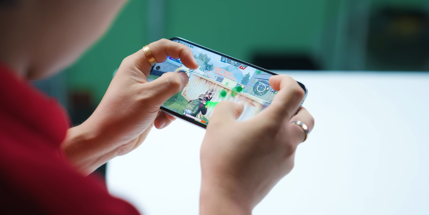 Redmi 15 display brightness test in UK sunlight