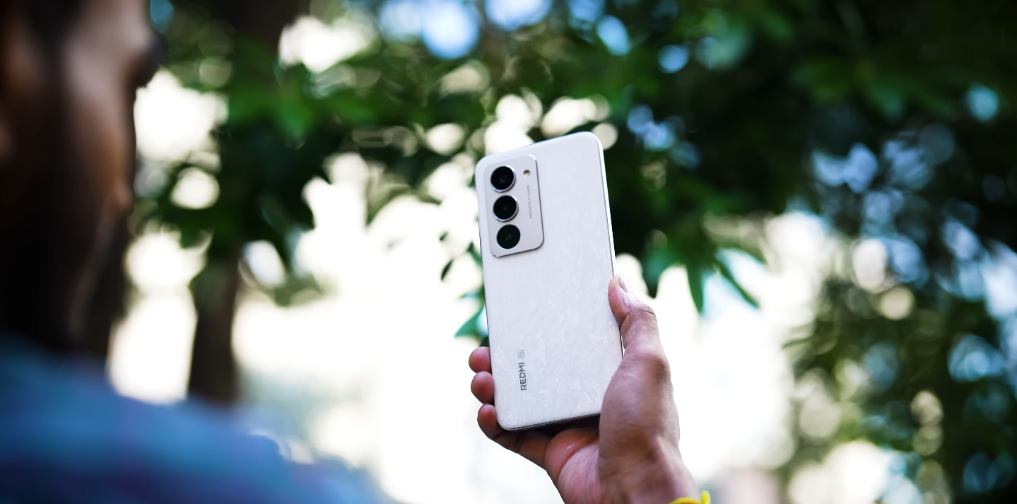 Redmi 15 display brightness test in UK sunlight