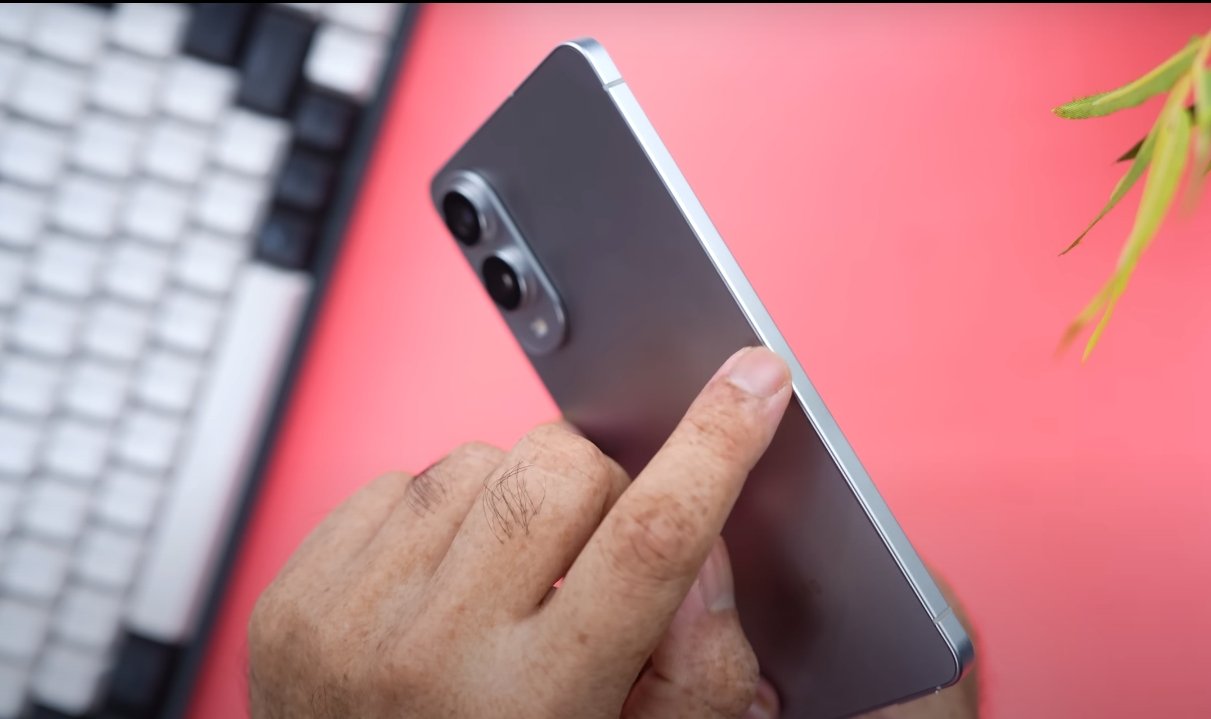 Samsung Galaxy S26 Edge thickness