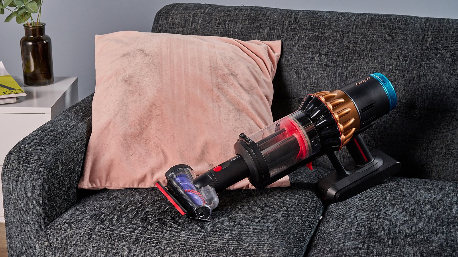 De-Fuzz Your Furniture: Uncovering the Best Pet Hair Removal Tools for UK Homes