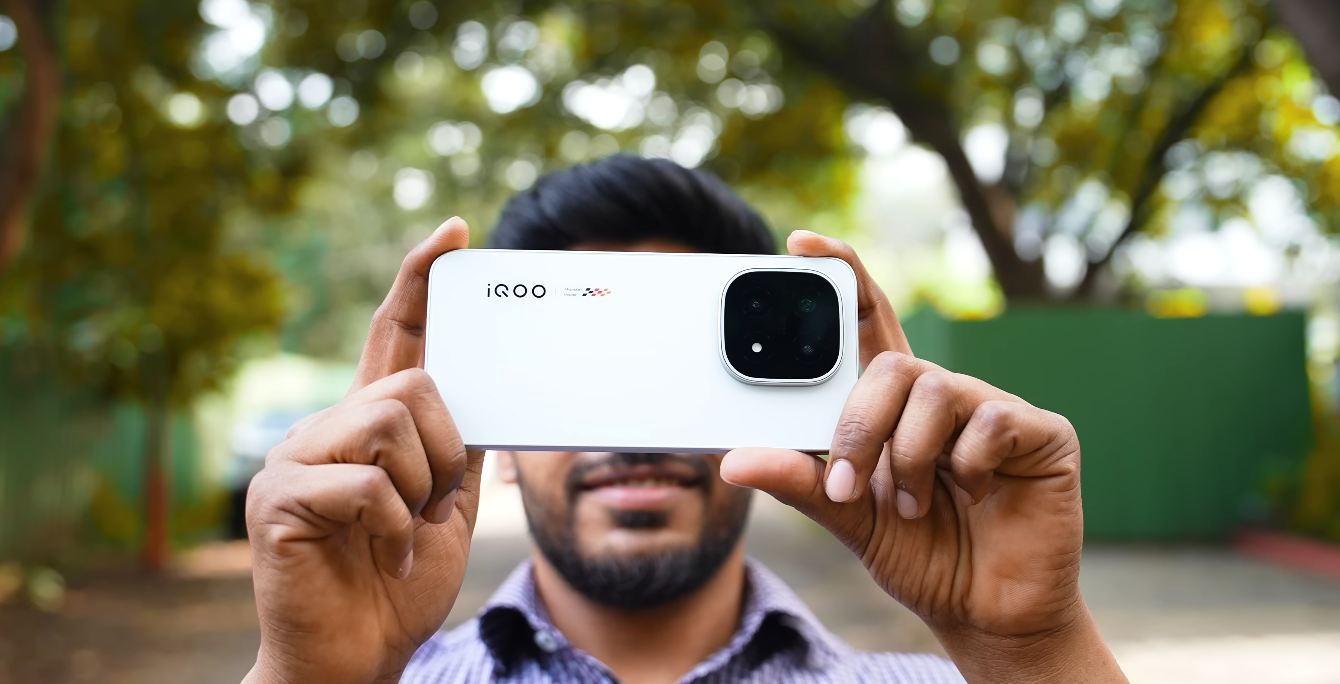 UAE smartphone enthusiasts discuss iQOO 15 camera improvements online