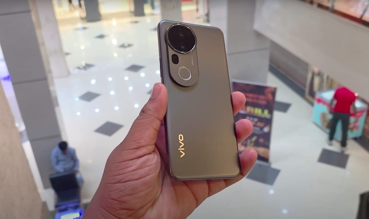 Vivo T4 Ultra and Vivo V50 Comparison