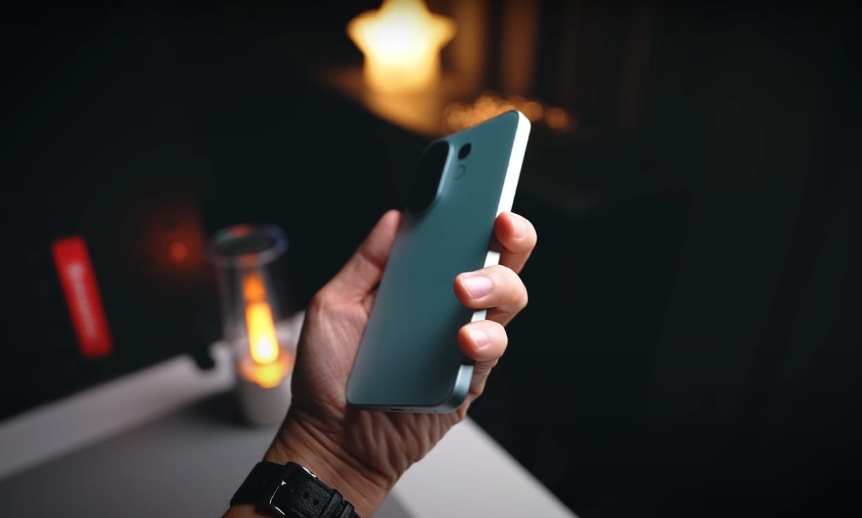 Vivo X200 FE side photo