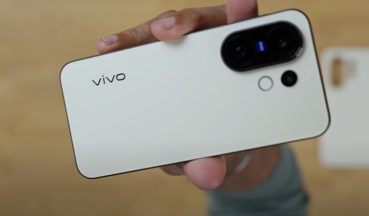 Vivo X300 FE gets HyperOS update rollout in USA