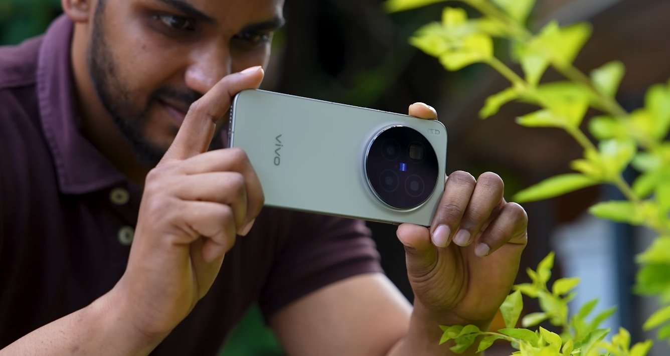 Vivo X300 Pro vs Galaxy A75 Pro price difference