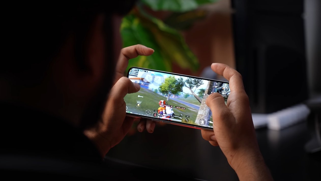 Nothing Phone 3 in the UK game play