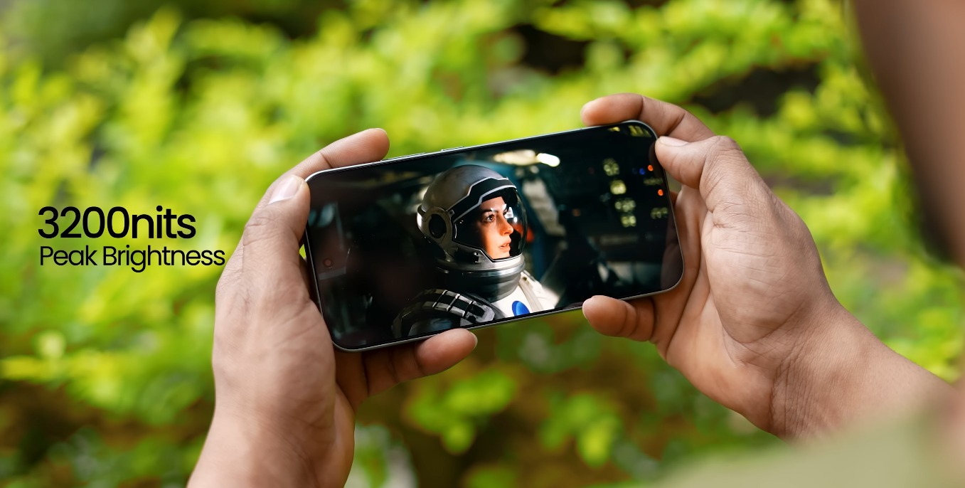 Xiaomi 17 Pro Max hands-on dual display gimmick or useful feature