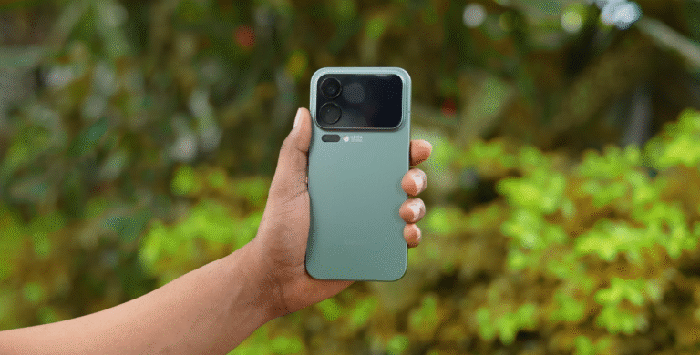 Xiaomi 17 Pro Max hands-on dual display gimmick or useful feature