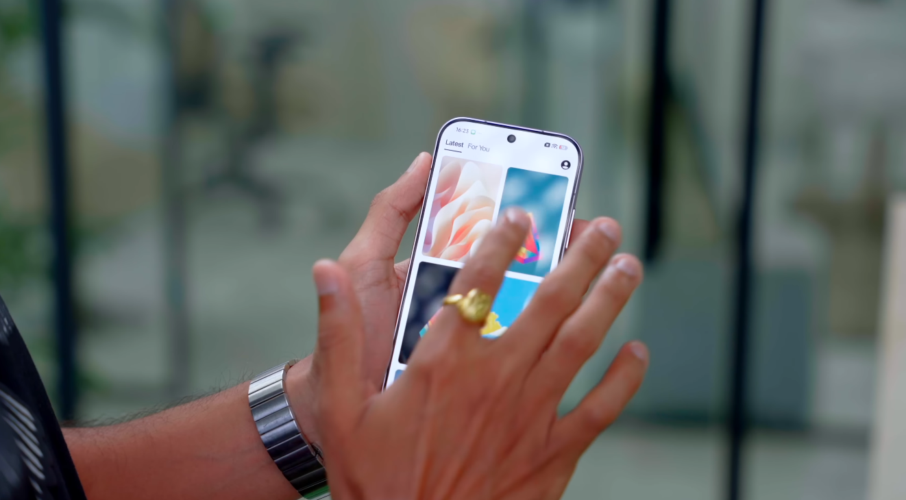 Xiaomi 17 Pro Max vs Samsung Galaxy Z Flip5 big screen vs foldable fun 