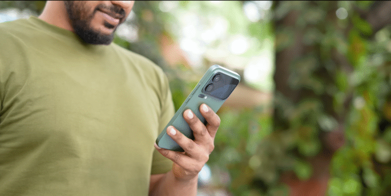 Xiaomi 17 Pro Max vs Samsung Galaxy Z Fold6 flat flagship vs foldable decision
