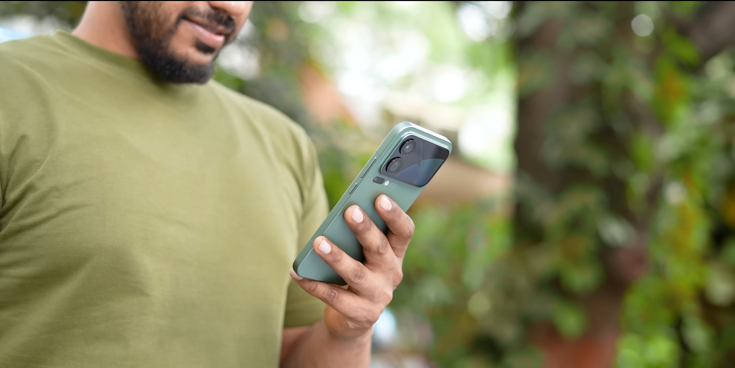 Xiaomi 17 Pro Max vs Samsung Galaxy Z Fold6 flat flagship vs foldable decision