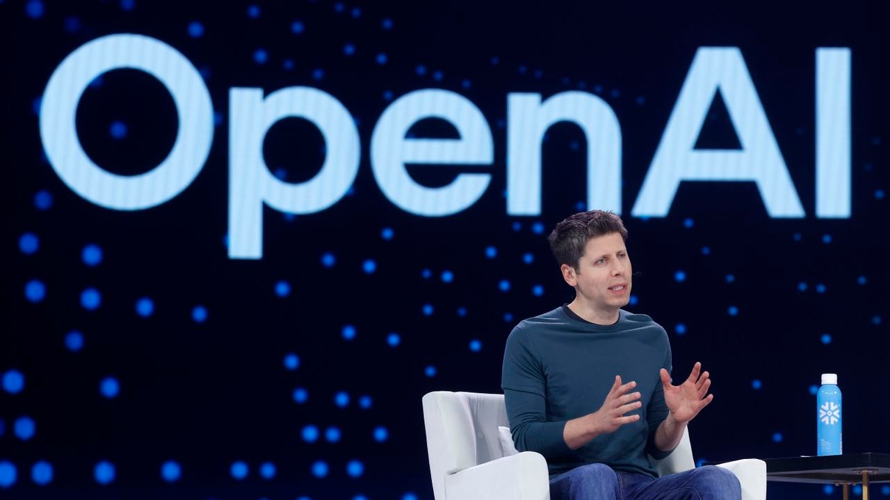 OpenAI's Bold Move: GPT-5.2 Set to Challenge Gemini 3 in the AI Arena