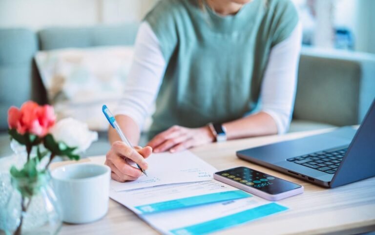 50/30/20 budgeting hack for financial freedom