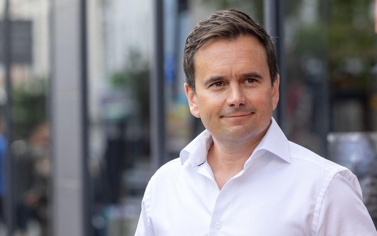 UK Labour Party logo with profit graph