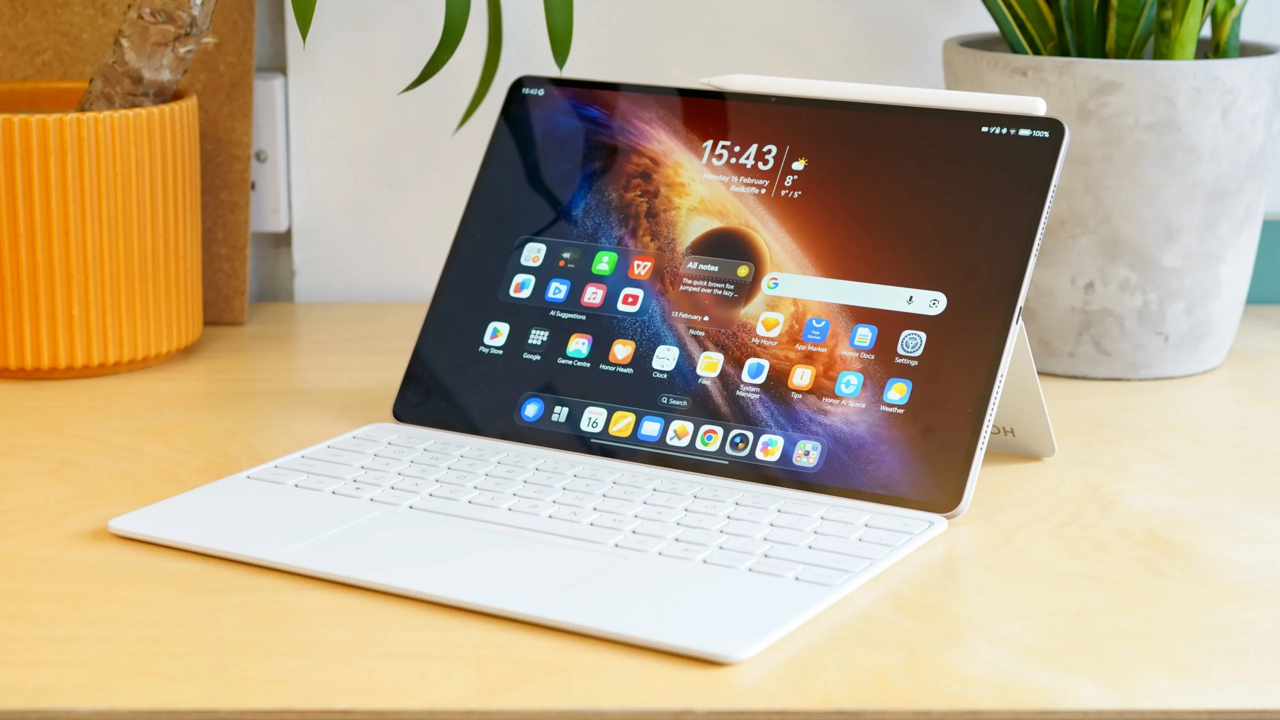 The Honor MagicPad 4 tablet features a sleek design with a 12.3-inch OLED display, available in grey and white colours, with a range of accessories, including the Honor Magic Pencil 3 and Smart Keyboard, ideal for UK users