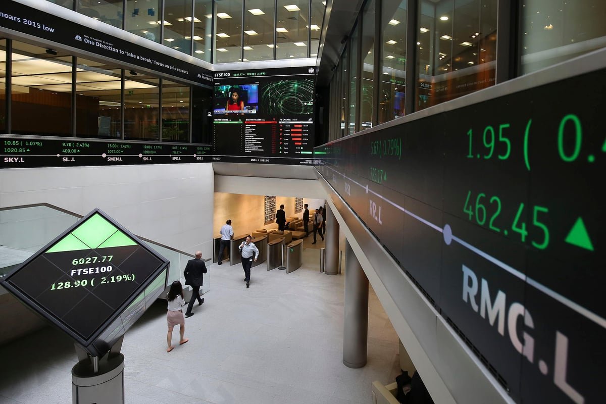 FTSE 100 index surpasses 10,000 points