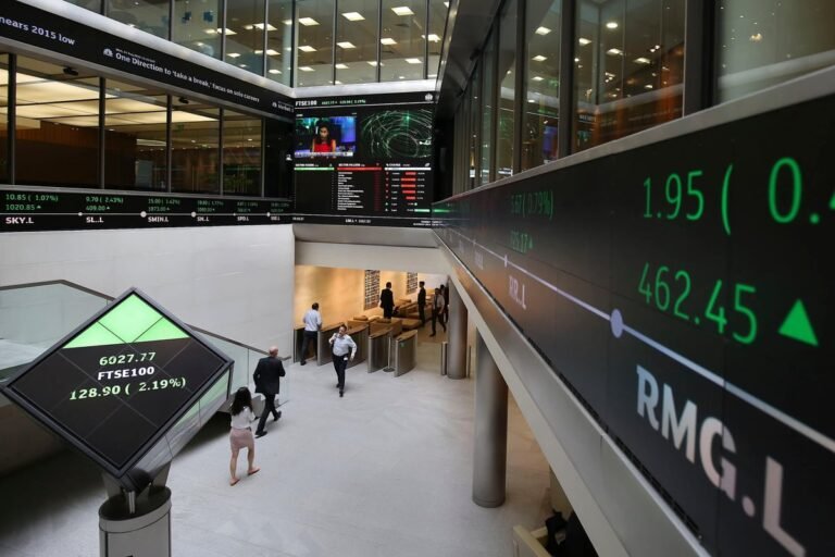 FTSE 100 breaks 10,000 points barrier